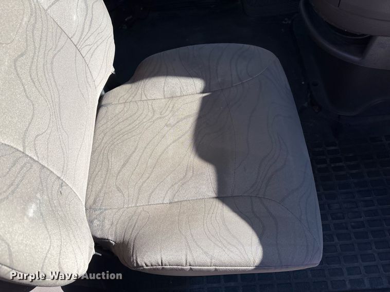 image for item EC4357 2015 Volvo VNL semi truck