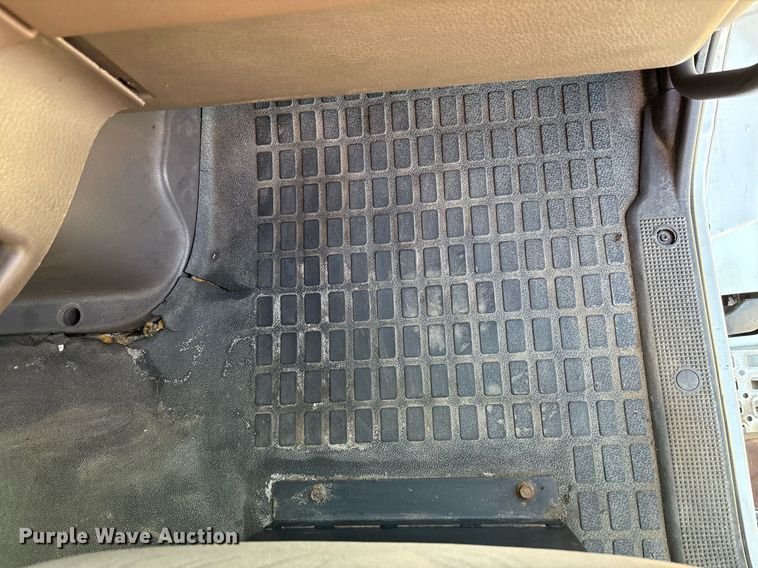 image for item EC4357 2015 Volvo VNL semi truck