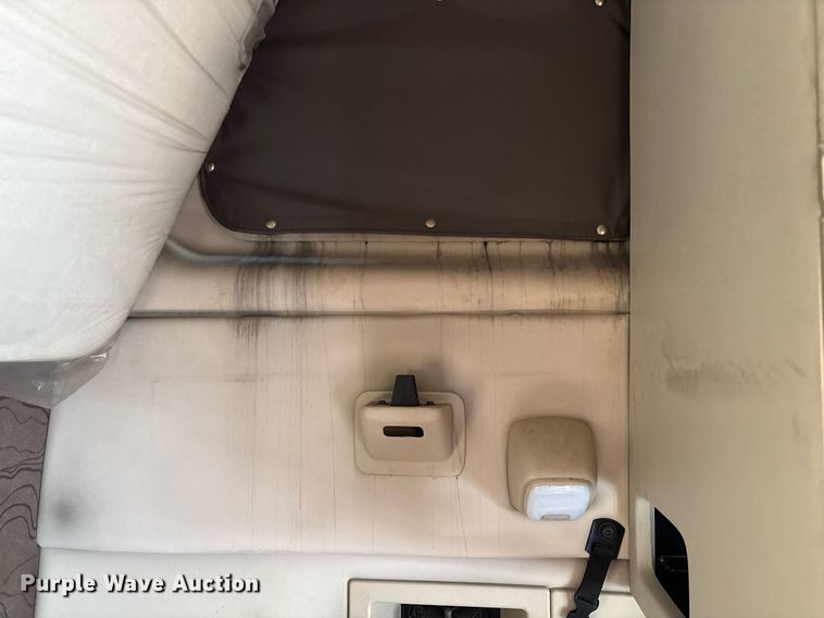 image for item EC4357 2015 Volvo VNL semi truck