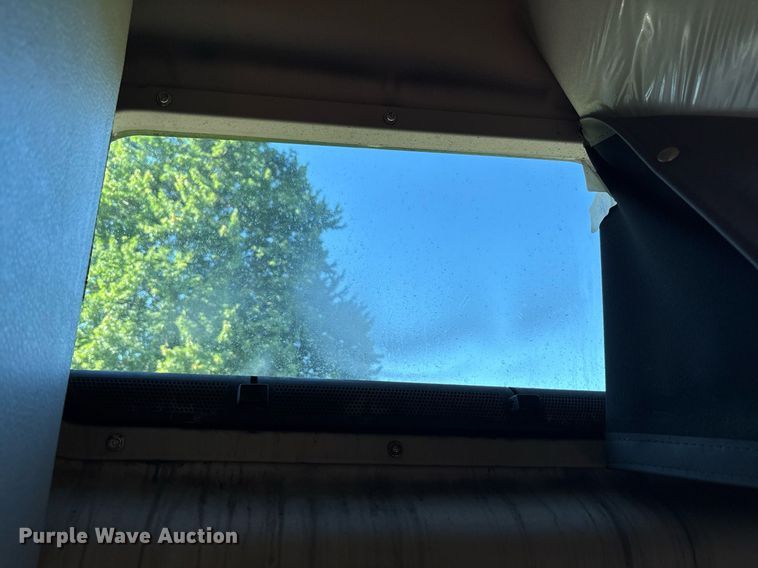 image for item EC4357 2015 Volvo VNL semi truck