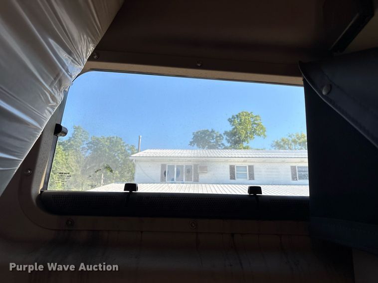 image for item EC4357 2015 Volvo VNL semi truck