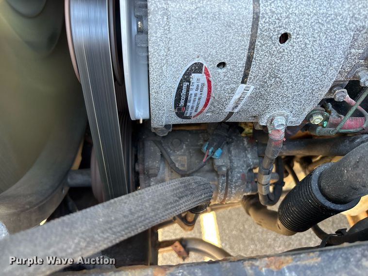 image for item EC4357 2015 Volvo VNL semi truck