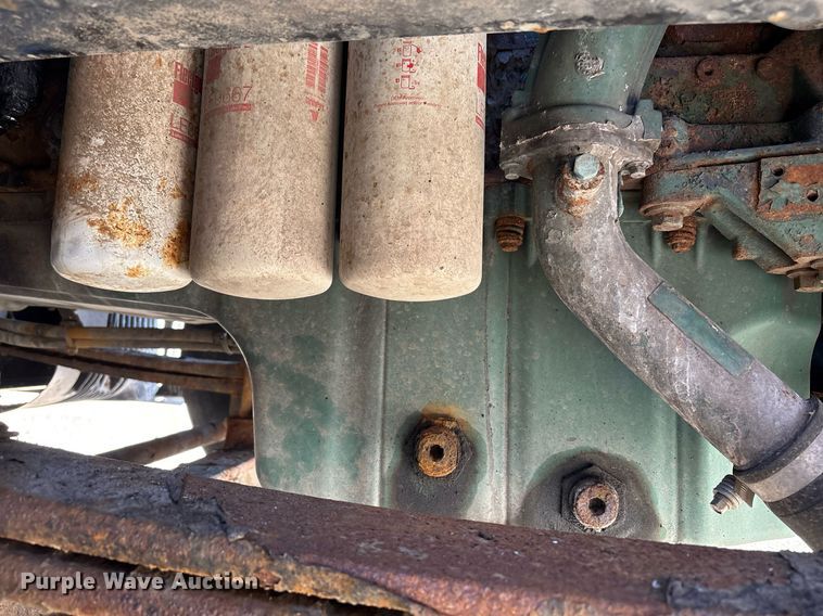 image for item EC4357 2015 Volvo VNL semi truck