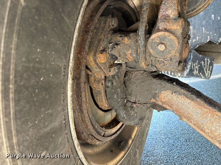 image for item EC4357 2015 Volvo VNL semi truck