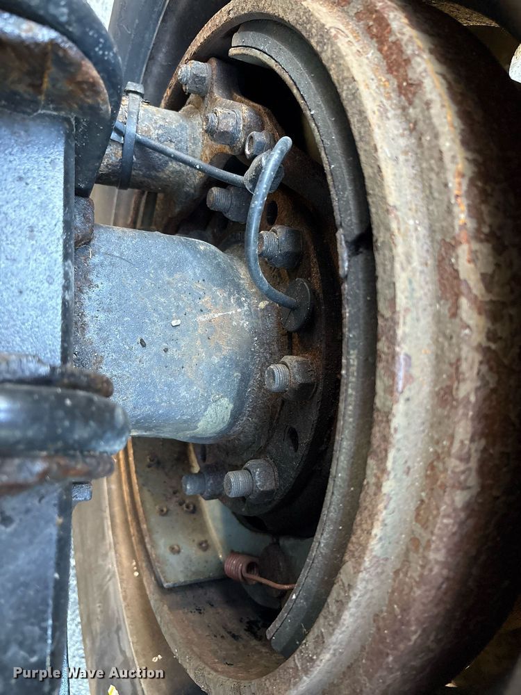 image for item EC4357 2015 Volvo VNL semi truck