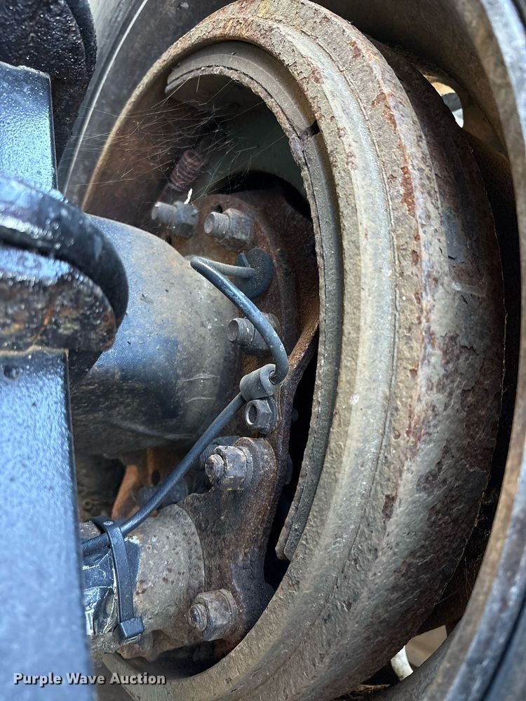 image for item EC4357 2015 Volvo VNL semi truck