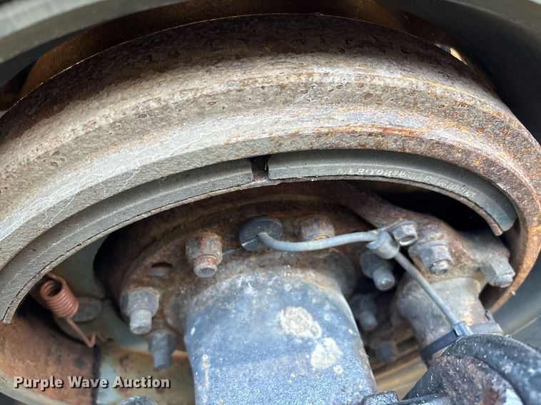 image for item EC4357 2015 Volvo VNL semi truck