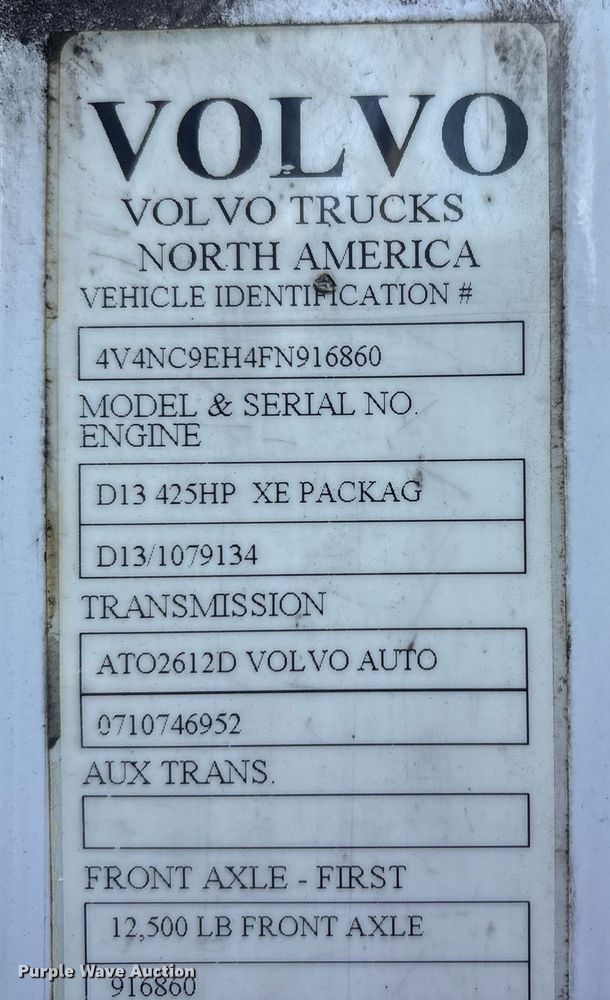 image for item EC4357 2015 Volvo VNL semi truck