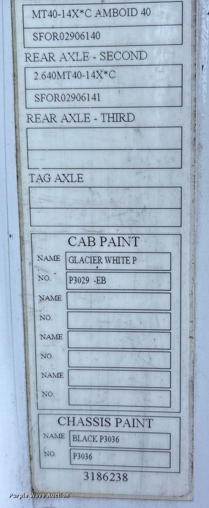 image for item EC4357 2015 Volvo VNL semi truck