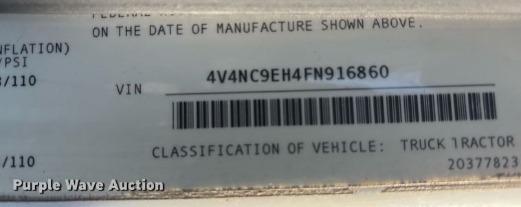 image for item EC4357 2015 Volvo VNL semi truck