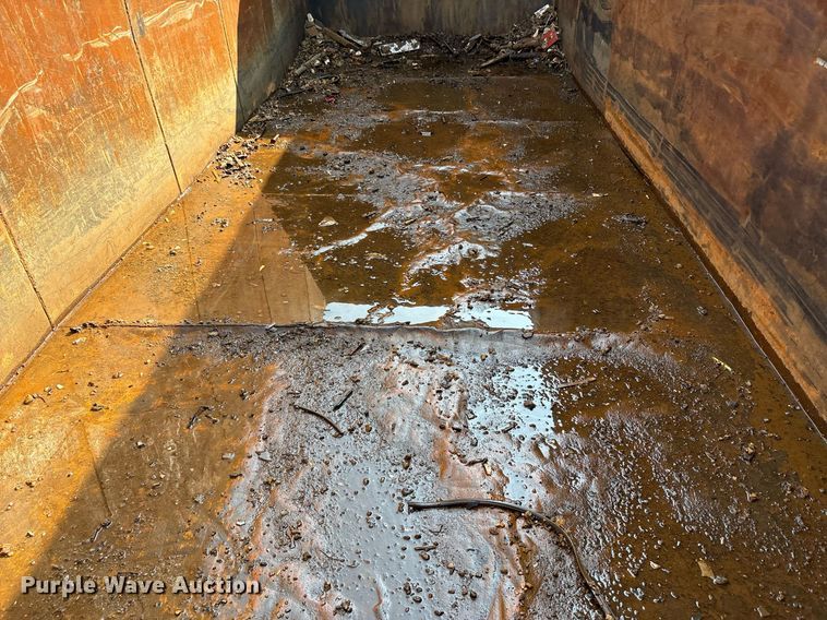 image for item EC4371 1979 Hyundai scrap trailer