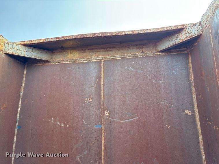 image for item EC4371 1979 Hyundai scrap trailer