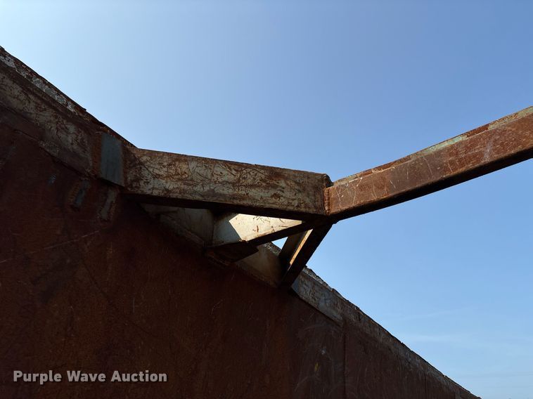 image for item EC4371 1979 Hyundai scrap trailer