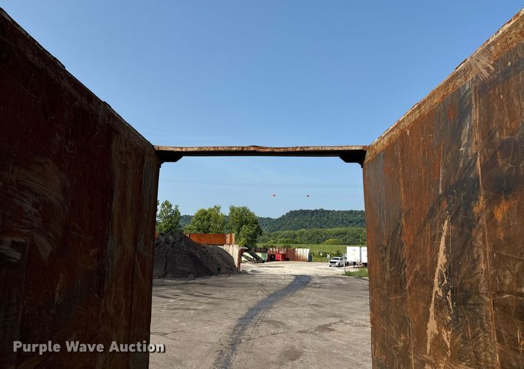 image for item EC4371 1979 Hyundai scrap trailer