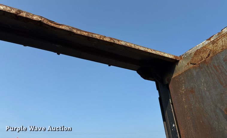 image for item EC4371 1979 Hyundai scrap trailer