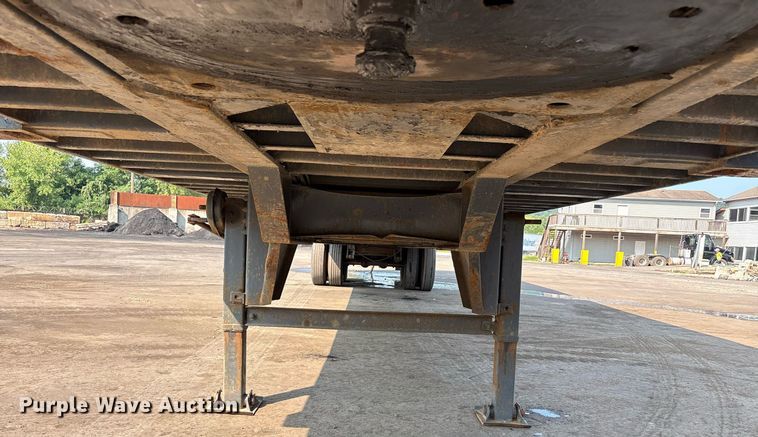 image for item EC4371 1979 Hyundai scrap trailer