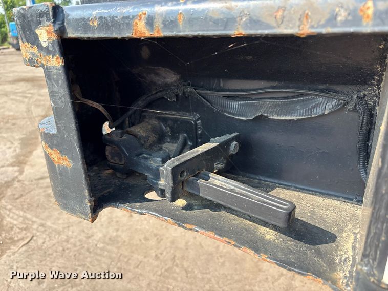 image for item EC4371 1979 Hyundai scrap trailer