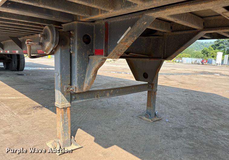 image for item EC4371 1979 Hyundai scrap trailer