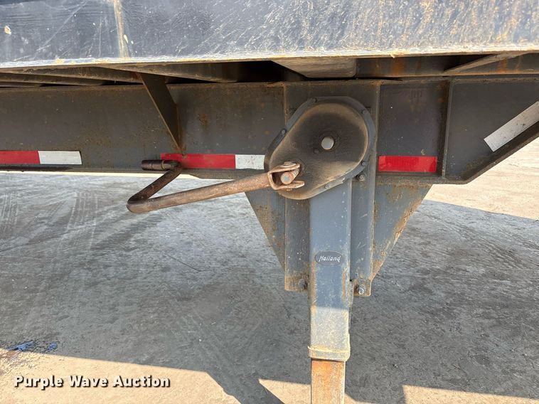 image for item EC4371 1979 Hyundai scrap trailer