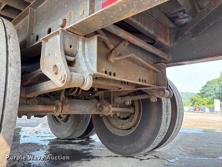 image for item EC4371 1979 Hyundai scrap trailer