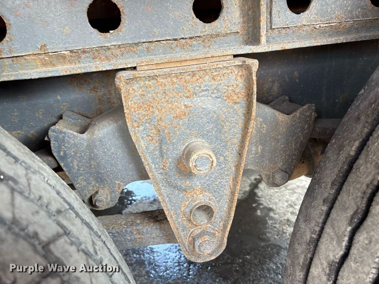 image for item EC4371 1979 Hyundai scrap trailer