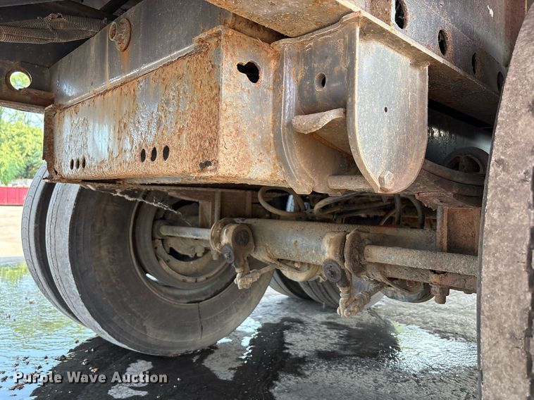 image for item EC4371 1979 Hyundai scrap trailer