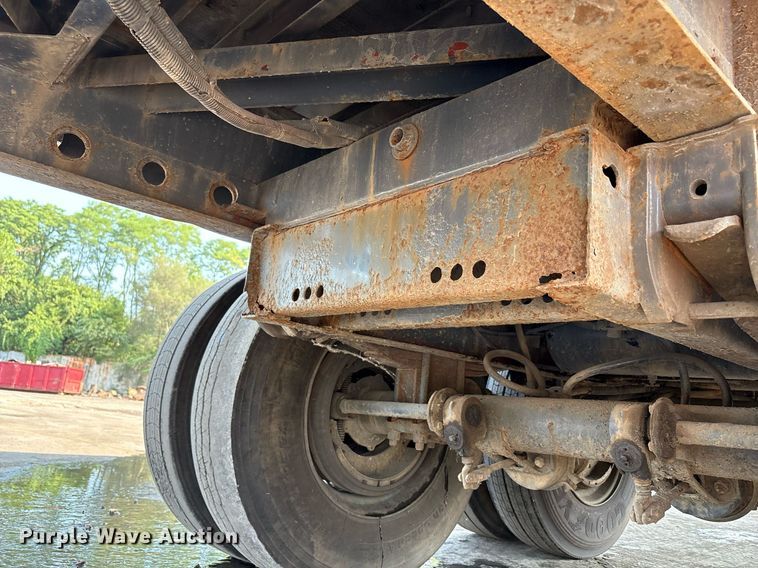 image for item EC4371 1979 Hyundai scrap trailer