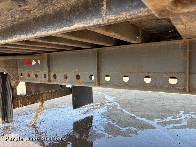 image for item EC4371 1979 Hyundai scrap trailer