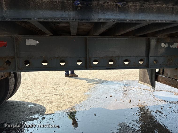 image for item EC4371 1979 Hyundai scrap trailer