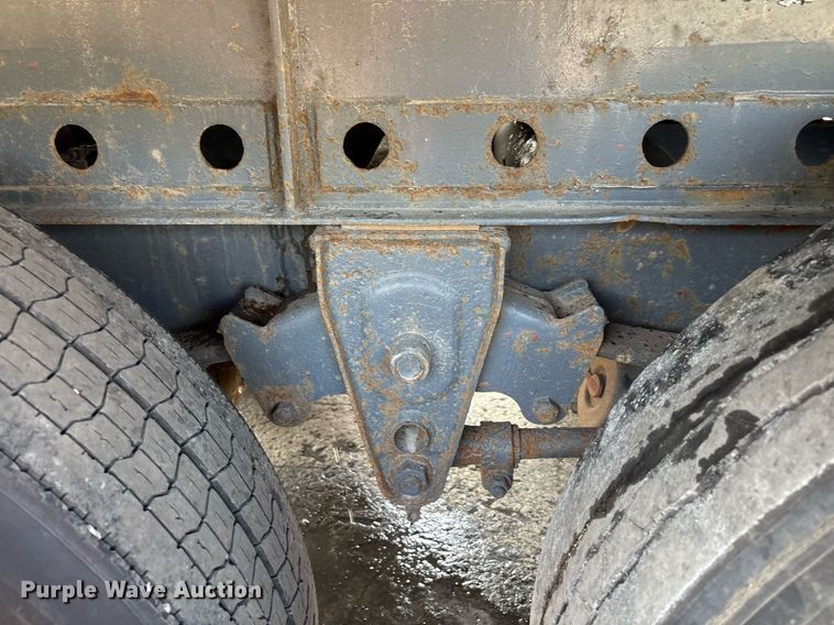 image for item EC4371 1979 Hyundai scrap trailer