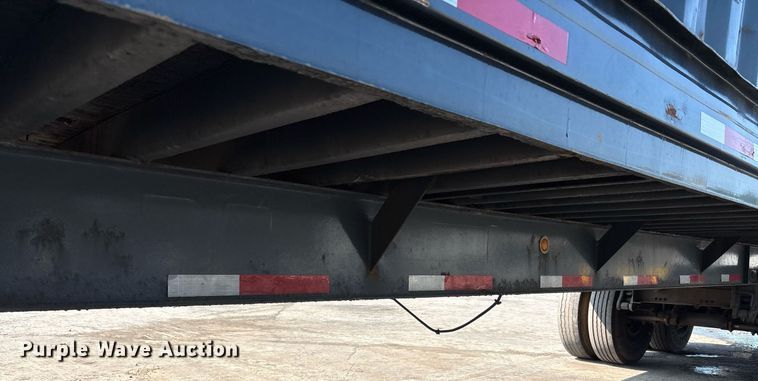 image for item EC4371 1979 Hyundai scrap trailer