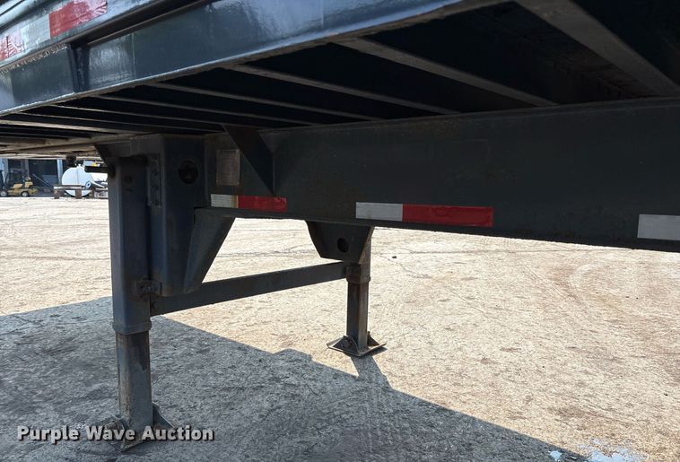 image for item EC4371 1979 Hyundai scrap trailer