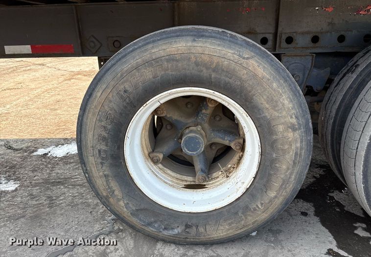 image for item EC4371 1979 Hyundai scrap trailer