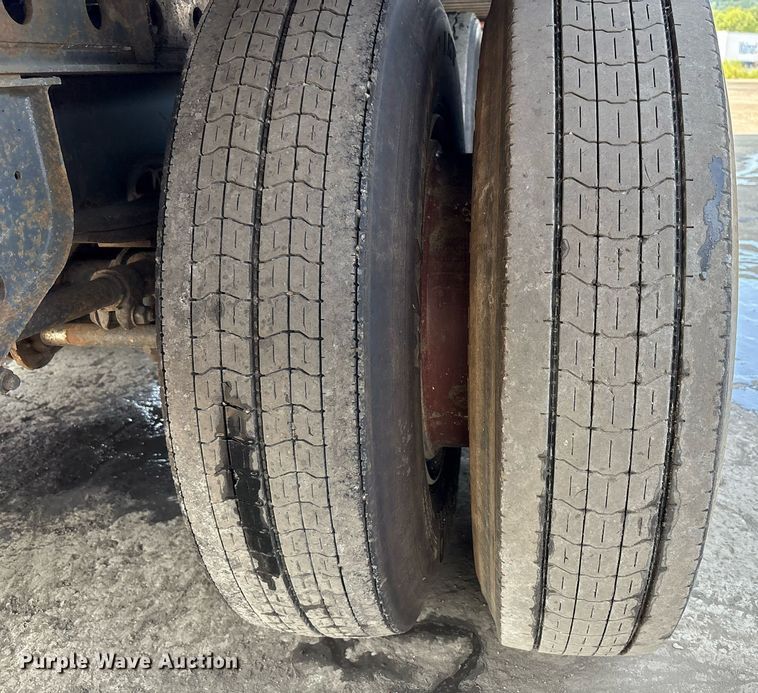 image for item EC4371 1979 Hyundai scrap trailer