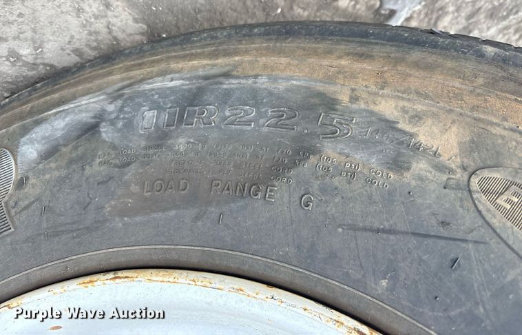 image for item EC4371 1979 Hyundai scrap trailer