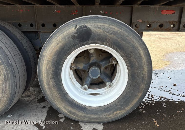 image for item EC4371 1979 Hyundai scrap trailer