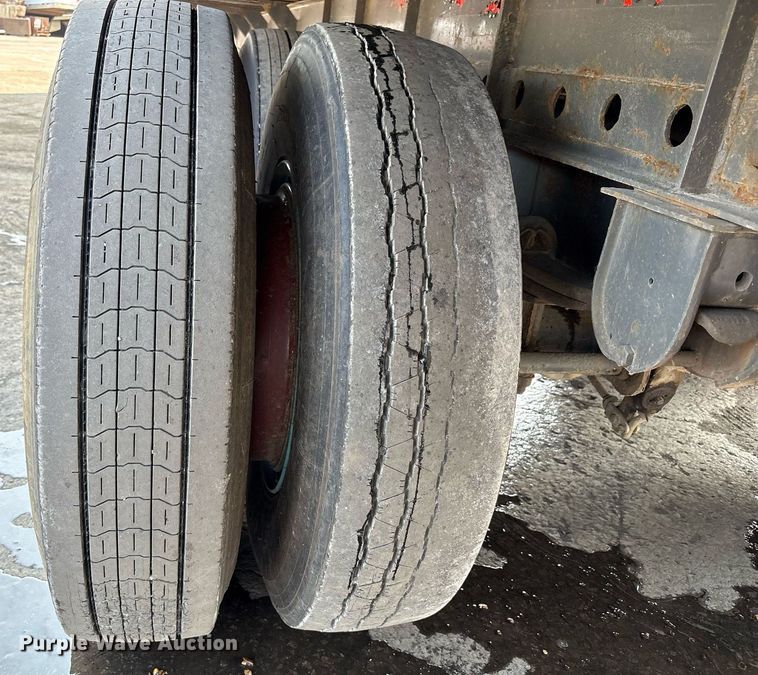 image for item EC4371 1979 Hyundai scrap trailer