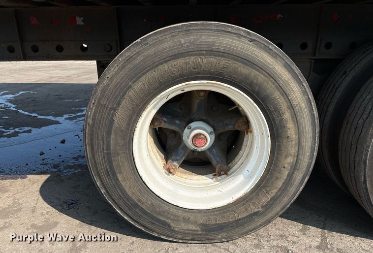 image for item EC4371 1979 Hyundai scrap trailer