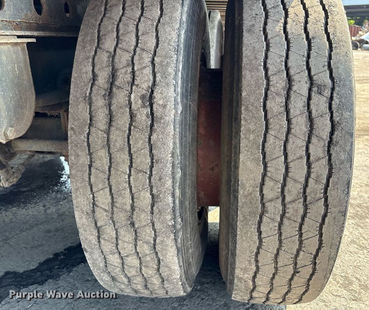 image for item EC4371 1979 Hyundai scrap trailer