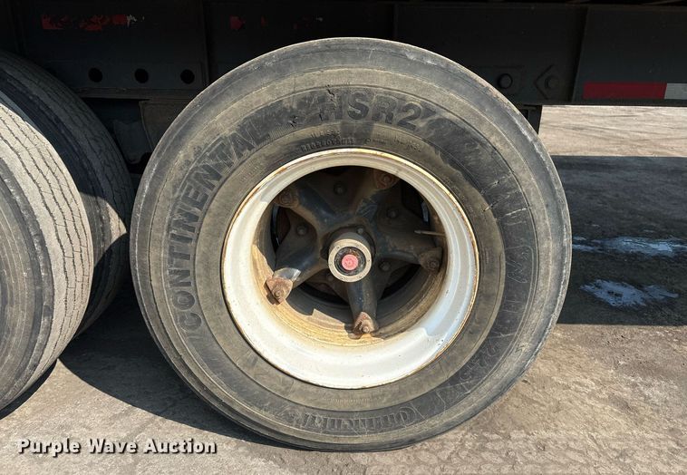 image for item EC4371 1979 Hyundai scrap trailer