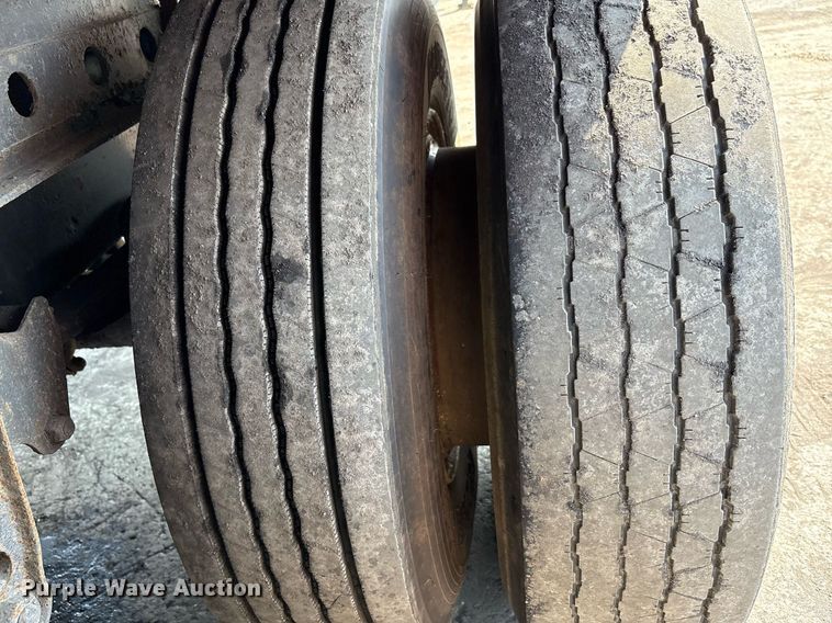 image for item EC4371 1979 Hyundai scrap trailer