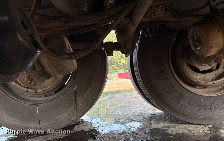 image for item EC4371 1979 Hyundai scrap trailer