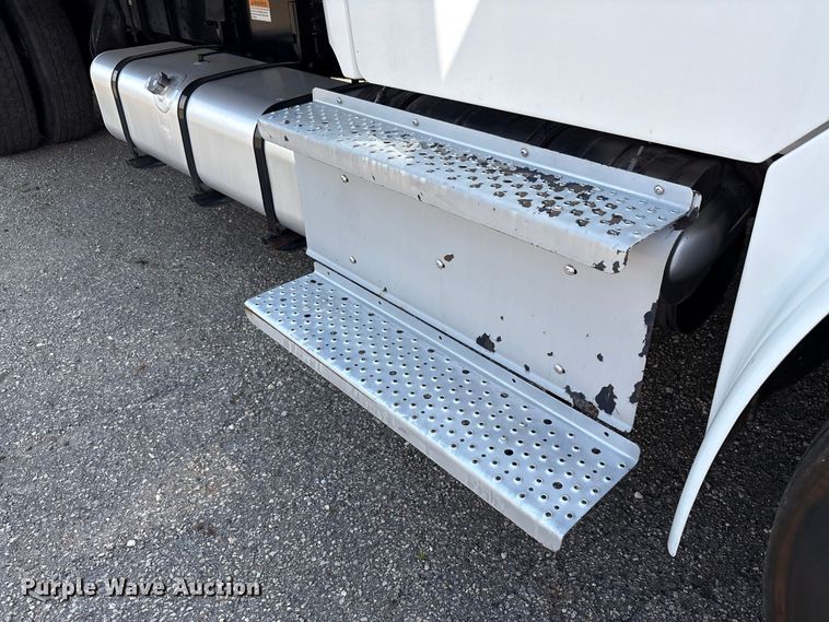 image for item EC4377 2014 Freightliner Business Class M2 refrigerated truck