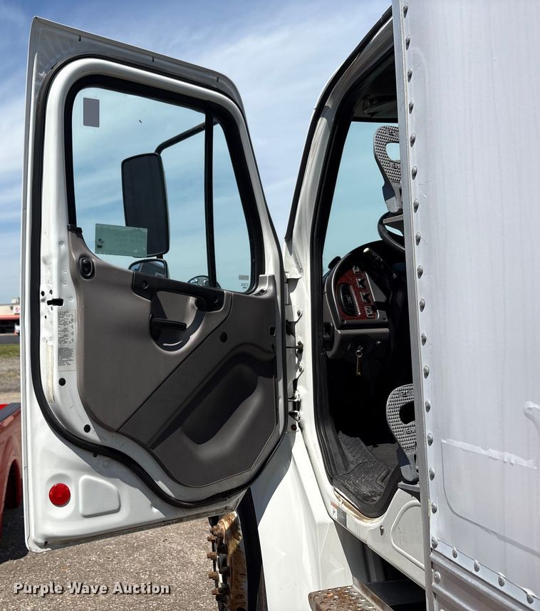 image for item EC4377 2014 Freightliner Business Class M2 refrigerated truck