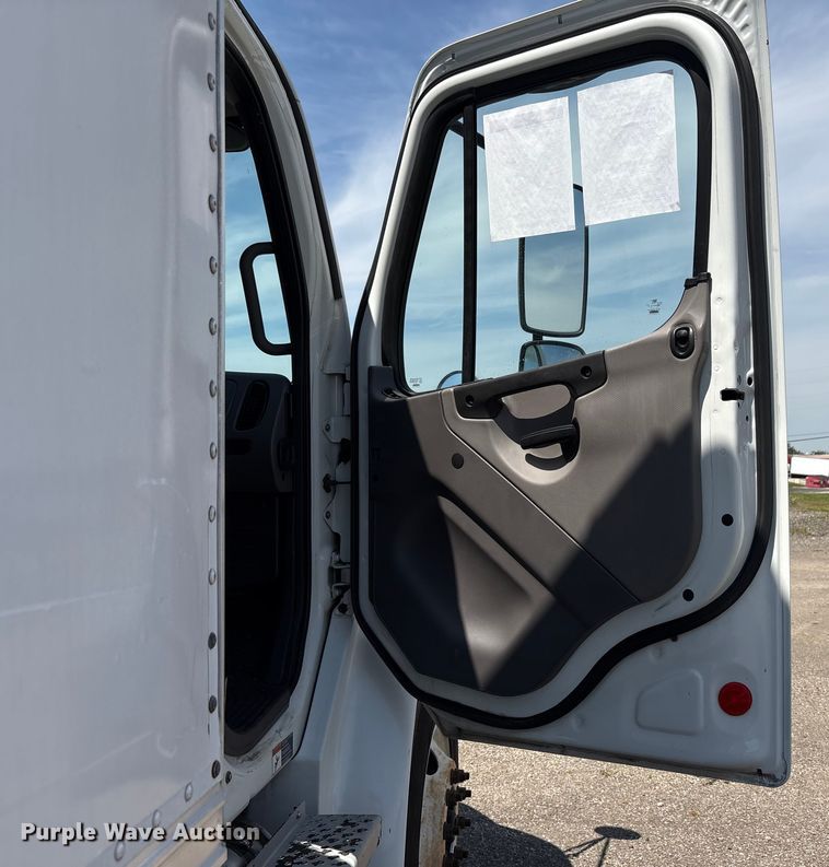 image for item EC4377 2014 Freightliner Business Class M2 refrigerated truck