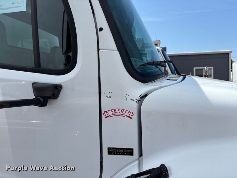 image for item EC4378 2005 Freightliner Business Class M2 fuel / lube truck