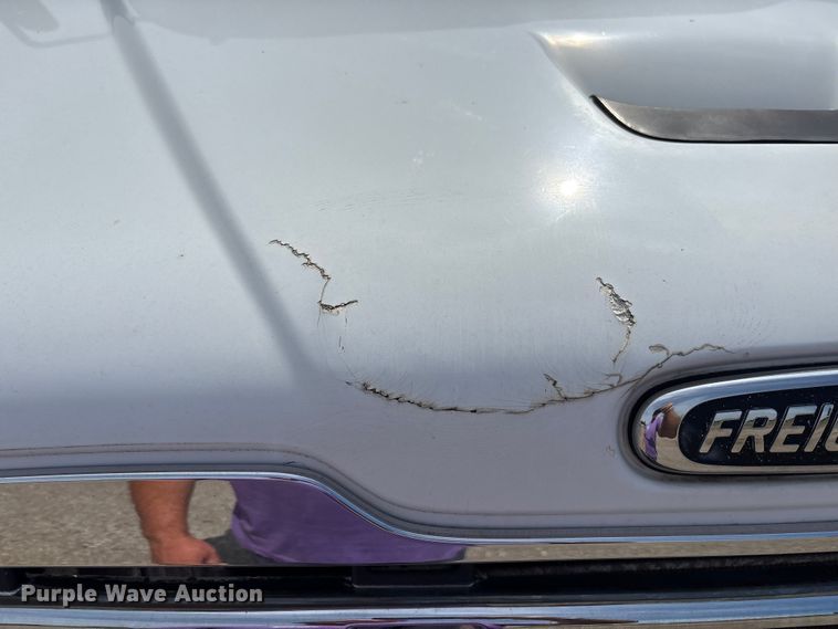 image for item EC4378 2005 Freightliner Business Class M2 fuel / lube truck