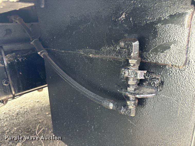 image for item EC4378 2005 Freightliner Business Class M2 fuel / lube truck