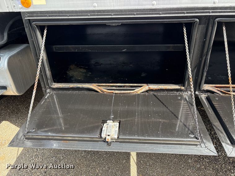 image for item EC4378 2005 Freightliner Business Class M2 fuel / lube truck