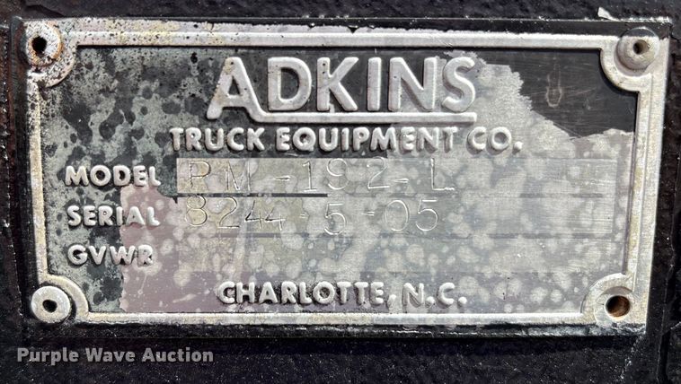 image for item EC4378 2005 Freightliner Business Class M2 fuel / lube truck